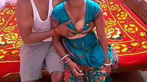 Ινδική γκόμενα γαμάται σκληρά για μια ώρα, παίρνει σπέρμα στο στόμα