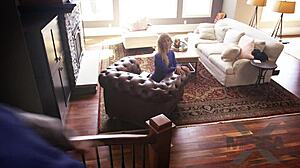 Sneak peek aksi MILF panas dari missax com 😍