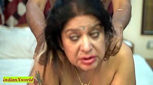 सुंदर स्टेपमॉम शुगर डैडी से डॉगीस्टाइल में मजा लेती 😍