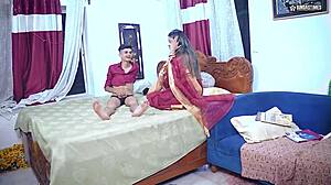 Stiefgezin threesome: Starsudipa gidst stiefzoon om stiefzus te neuken