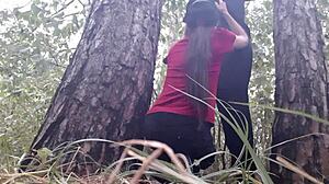 हम बारिश से बचने के लिए पेड़ के नीचे छुपे और गर्म रहने के लिए सेक्स किया?