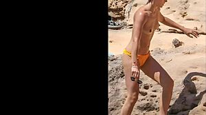 Emma Watson entspannt am Ibiza-Strand im Juni 2022