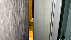 Siri，如果我抓到继子在对我手淫怎么办？帮他射精，你是认真的吗？