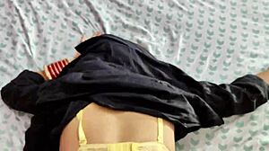 继妹裸体用口交和脏话逼疯继兄