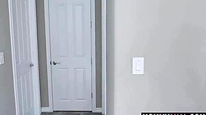 Madrastra roba novio de hijastra para placer anal