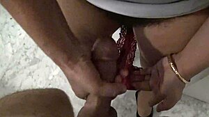 L-AM PRINS pe fiul vitreg excitat masturbându-se pe chiloții mei murdari!