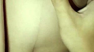 Bokep Indonesia Iseng Ajak Teman Suami Main di Rumah Saat Suami Shift Kerja