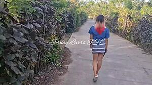 Pinay-aasialainen teini nai julkisella tien vieressä