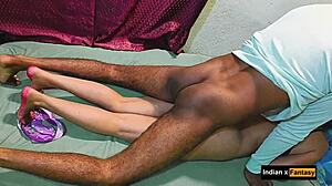 देखो, ये गर्म बांग्लादेशी भाभी को देवर द्वारा जबरदस्ती चोदा जाता है!