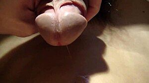 缓慢敏感鸡巴按摩带射精