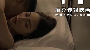 我忍不住对着这些亚洲女孩在群手淫月里打飞机