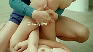 Penyewa Arielbb berpayudara besar mengerjakan tukang paip untuk creampie mentah di SWAG Live