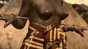 Dark Lantern Entertainment eski erotik itirafları ortaya çıkarıyor. Dünyanın kadınları retro sırlarını paylaşıyor.