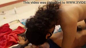 وااو! فتاة البيكيني تركب ولد ساخن في جنس منزلي بري!