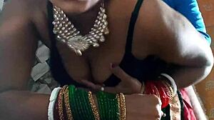 इंडियन भाभीजी घर खाली होने पर किचन में चोदी गई